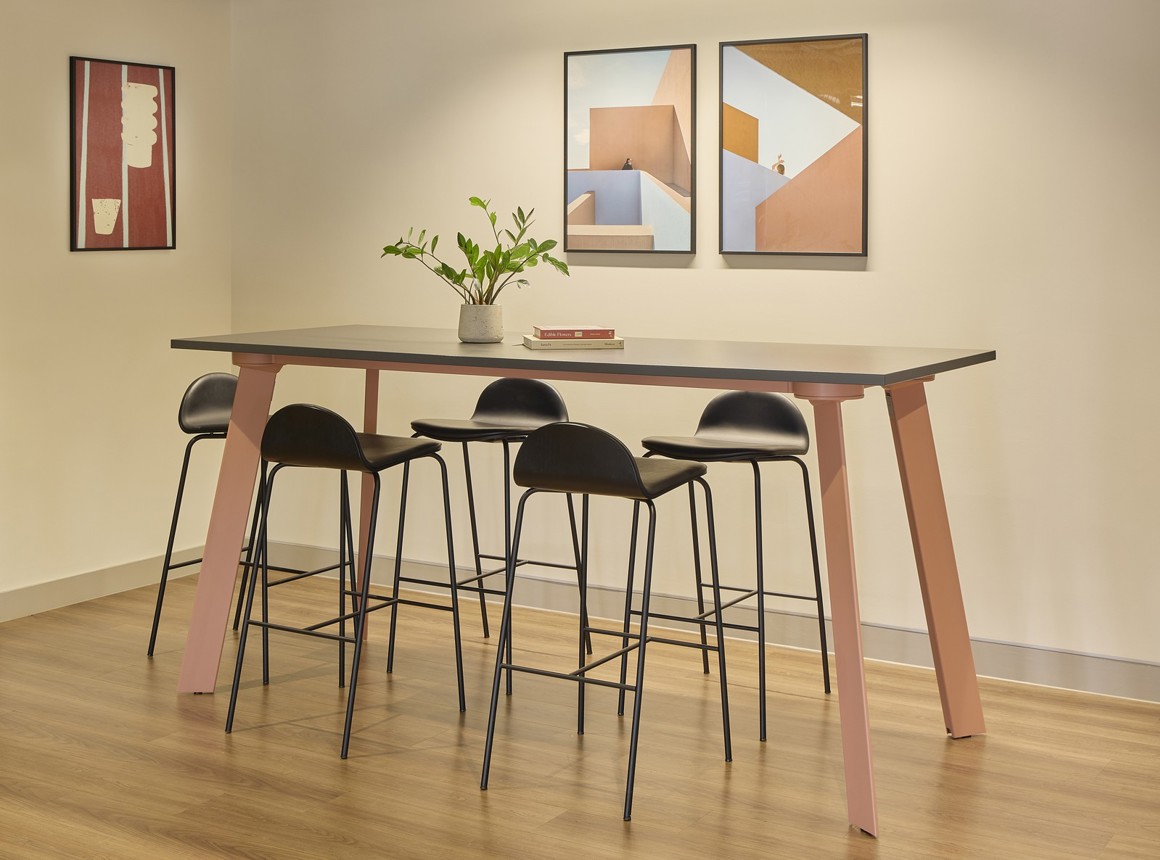 Dufours breakout table